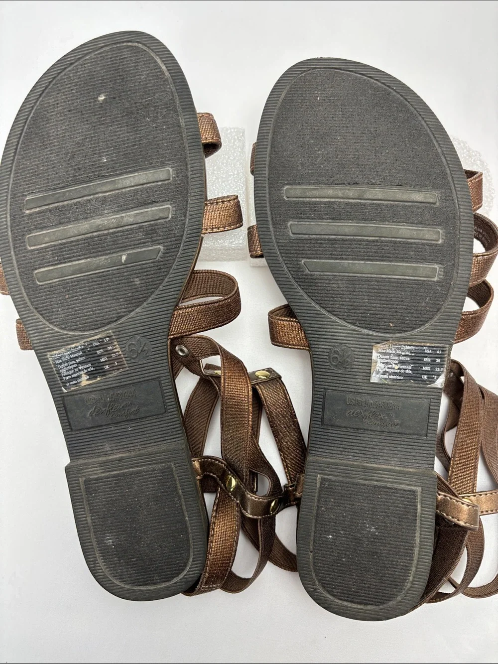 Dexflex Comfort Womens 6.5 Bronze Strappy Gold Studded Gladiator Sandals#478‎
